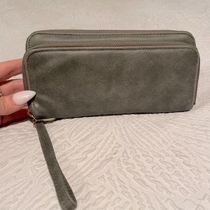 Wallet/wristlet